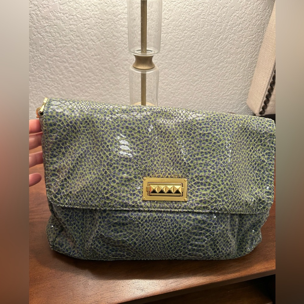 Gorgeous never used Tory Burch shoulder bag!